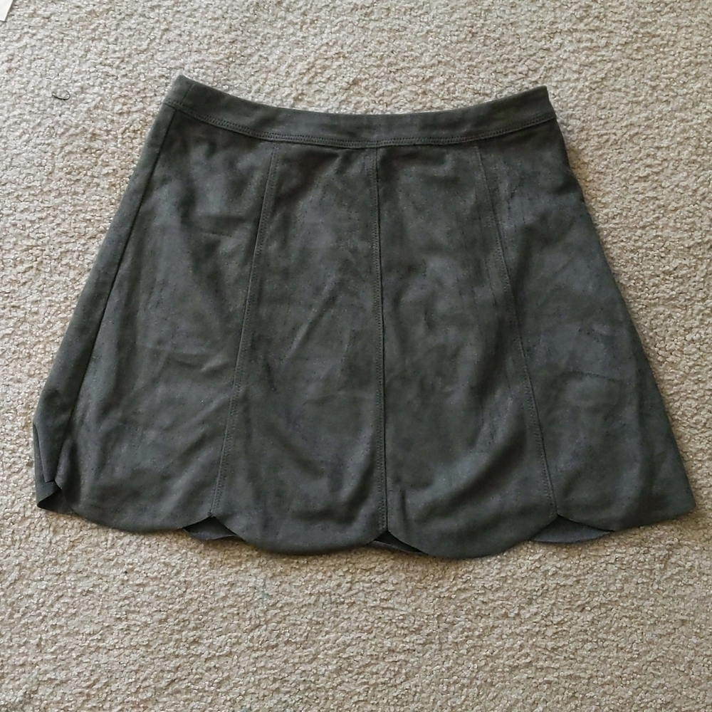 New with Tags Onetheland Olive Green Faux Suede Scalloped Skirt Size Small
